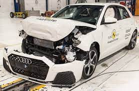Girovagando per la rete ho trovato le foto di un incidente con una audi a7 tagliata in due da un palo della luce.ragazzi: Official Audi A1 2019 Safety Rating