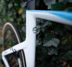 Op fiets is een boodschap gespoten. Das Neue Canyon Aeroad Cfr Von Rad Profi Mathieu Van Der Poel