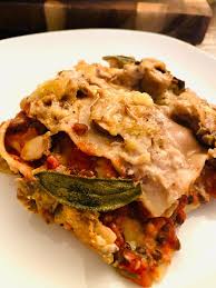 This speedy, vegetable lasagne is full of spring and summer flavours, including asparagus, lemon, mint and peas. Spinat Lasagne Rezept Jamie Oliver