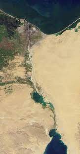 قناة السويس (القنال) هى قناه موجوده فى مصر و بتربط مابين البحر الاحمر و البحر المتوسط. Suez Canal Wikipedia