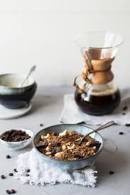Glutenfreies Kaffee Granola Ohne Hafer Mit Selbstgemachten Veganen Schokostuckchen Freiknuspern Lebensmittel Essen Hausgemachtes Granola Fruhstuck Snacks