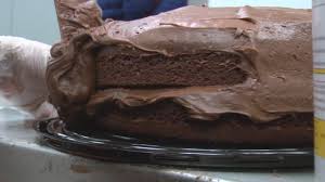 Split the batter evenly between the two cake pans. Portillo S Pumps Out Chocolate Cakes For 54th Anniversary Abc7 Chicago