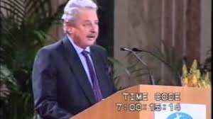 Oktober 1943 in wattens, tirol) ist ein österreichischer unternehmer. Uwe Morawetz Introduces Gernot Langes Swarovski To Read Lord Yehudi Menuhin Youtube