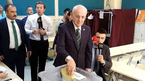 1961 yılında ilk sayısından başlayarak yön dergisini izledi; Dogu Perincek In Oy Kullandigi Sandiktan Ince Cikti Son Dakika Haberleri