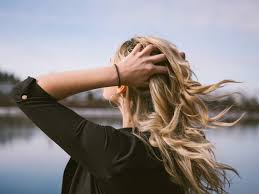 Se vuoi avere capelli forti, sani e. Cibi Che Fanno Crescere I Capelli Piu Forti E Piu Velocemente Miraur Dermocosmetics