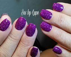 A cute looking french nail design ensemble, the nails use a clear polish as base then on top is a thick layer of white polish for the french tips. Purple Sns Nails Dipping Powder Nails Sns Nails Colors Sns Nails Powder Nails