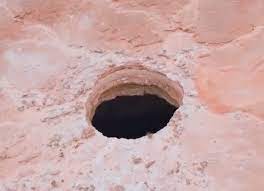 وادیی است در حضرموت که در جوار آن در دامنه ٔ کوهی آتشفشانی چاه مشهور به بئر برهوت واقع است. Ø¨Ø¦Ø± Ø¨Ø±Ù‡ÙˆØª