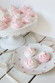 Petites Meringues Bicolores La Technique Recette Recette Meringue Recette Patisserie Facile Biscuits De Meringue