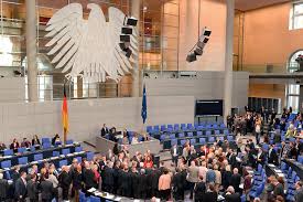 Der bundestag entscheidet über eine weiter bestehende «epidemische lage von nationaler tragweite» wegen der. Forschung An Nichteinwilligungsfahigen Bundestag Stimmt Fur Umstrittenes Gesetz Zu Klinischen Prufungen