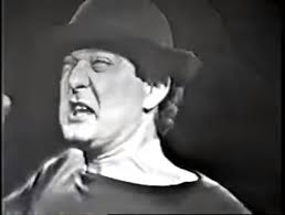 Recuerdan a Centurión? Era el humor de la época, por allá por los 70' a  nuestros abuelos les encantaba ese humor sano y picantico a la vez. Acá se  los dejo: https://m.youtube.com/watch?v=8NtAmks12AA&t=78s