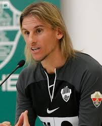 somosdelmismobarro: Beccacece llegó con su cuerpo técnico- La Tri