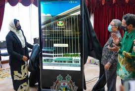 State health committee chairman nolee ashilin mohammed radzi visited amar at the hospital's paediatric intensive care unit yesterday. Carian Mengenai Topik Nolee Ashilin Mohammed Radzi Astro Awani