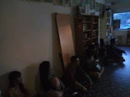 Filem ini adalah pasal yadi dan mafis, dua orang kawan baik, anak negeri sembilan yang sudah bosan dengan hidup di jemapoh, satu kampung di negeri. Twitterissa Ter Now Tayangan Umum Dari Jemapoh Ke Manchester