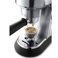This machine will deliver rich, frothy espresso and with its patented manual cappuccino system, you can produce thick and delicious foam by just mixing water and milk in exact proportions. Delonghi Ec685m Pump Espresso Semi Automatic Coffee Maker Silver Price In India Buy Delonghi Ec685m Pump Espresso Semi Automatic Coffee Maker Silver Online Coffee Maker Vijaysales Com