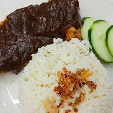 Palm sugar and coconut paste add that extra oomph to knock your socks. Nasi Ayam Blackpepper Lesung My