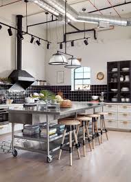 Cristal sobresale del mueble de cocina (vladimirradutnyarchitects). 6 Islas De Cocina Que Son Pura Inspiracion