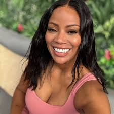 Lately I've been more intentional about how I talk to myself. Not from  perfection, but from awareness. Because rewriting your wellness story isn't  just about what you do. It's about what you