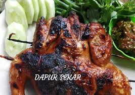 Hal ini dikarenakan semua bumbu dan bahan yang digunakan untuk membuat sajian ini akan dapat anda jumpai di pasar atau supermarket terdekat. Resep Ayam Bakar Kalasan Oleh Sekarraduhin Cookpad