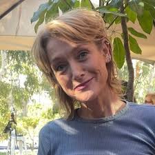 Elise Batchelor (@elisebythesea) • Instagram photos and videos