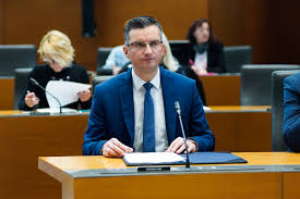 Zdravniška zbornica Slovenije Šarca postavila na laž! | Nova24TV