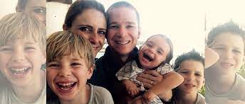 La familia de ricardo anaya cobró notoriedad en el 2016 cuando se develó que sus hijos estudiaban en un exclusivo colegio de atlanta, estados unidos, el cual alberga únicamente a 378 alumnos al año. Ricardo Anaya Presume A Su Familia