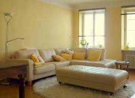 Ein farbton, der in sich ruht und das auch ausstrahlt. Gelbe Wandfarbe Bilder Ideen Couch