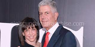 Among the most popular chef and influential chefs and food personalities of his generation, bourdain was known for his. Die Unerklarliche Wahrheit Von Anthony Bourdains Ex Frau Ottavia Busia Geschaftsleute