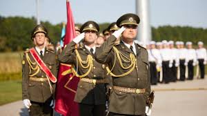 Близько 15:00 18 серпня у києві почали перекривати дороги аби забезпечити проїзд колонам техніки. Wvp6k9e0j1rrgm