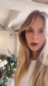 These aren't just roses. These are our roses, hand-selected at source in  Ecuador. We work directly with Tessa Corp, one of the world's leading rose  growers, to bring you the finest blooms —