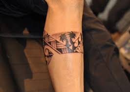 Hawaiian tribal tattoos depict tribal gods, goddesses and animals which symbolize good fortune. Pin On Get Ink D