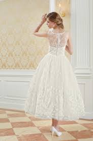 Crème, mit rundem ausschnitt und formgebenden nähten. Romantisches Wadenlanges Brautkleid Aus Spitze Kleiderfreuden