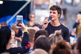 Wincent weiss was born in bad oldesloe, in which he lived till he graduated from school. Wincent Weiss Beim Back To Live Open Air Berlin Was Ihr Wissen Solltet Stagr Festivals Konzerte News