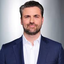 Daniel Hohmann's Instagram, Twitter & Facebook