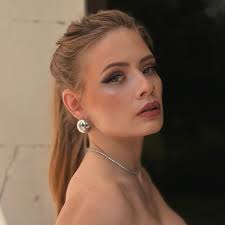 ＡＮＮＡ ＳＡＶＩＮＡ (@annette_svn) • Instagram photos and videos