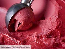 Envie de glace à la fraise sans sorbetière ? Sorbet Aux Fraises Sans Sorbetiere Decouvrez Les Recettes De Cuisine De Femme Actuelle Le Mag
