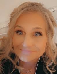 Gina Medeiros's Instagram, Twitter & Facebook