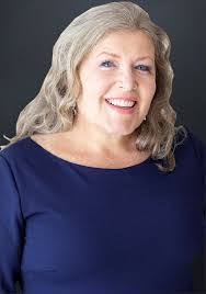 Kimberly Lyall's Instagram, Twitter & Facebook