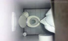 Bella ragazza si bagna in bagno. Video Inculata In Bagno Con Telecamera Nascosta Italiano Xxx