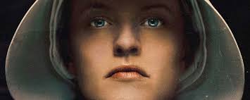 Les epouses, qui dominent la maison, les marthas, qui l'entretiennent, et les servantes, dont le rôle est la reproduction. The Handmaid S Tale Aviez Vous Remarque Le Cameo Vocal D Oprah News Series Allocine