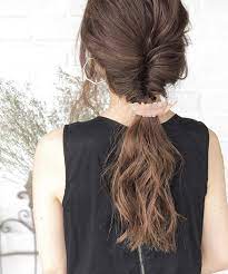 40代女性の忙しい朝でも簡単ヘアアレンジ ボブ ロングまでこなれスタイルをご紹介 folk 髪型 髪型 ロング パーマ まとめ髪 簡単 ロング