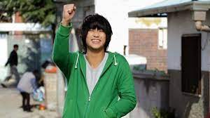 Di film tersebut ia jadi agen elit korea utara yang menyamar sebagai seorang pria. Kim Soo Hyun S Appearance In Crash Landing On You Shocked The Audience
