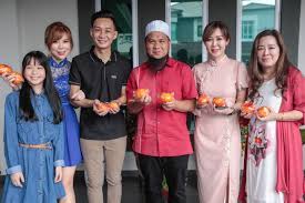 Jun 12, 2021 · kamarudin in a statement on may 26 said that the humanitarian mission for palestinians planned by the delegates led by ebit lew, whose real name is ebit irawan ibrahim lew, had travel approval and. Ebit Lew Ebit Lew Added A New Photo
