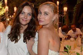 Nelly est née de l'union entre emmanuelle béart et daniel auteuil. Emmanuelle Beart Publie Une Rare Photo De Sa Fille Nelly Auteuil