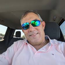 Patrick!!!! Where the cluck are you?!! Frankie's calling! #patrick #pat  #chicken #chickensofinstagram #funny #memesdaily #humor #rooster  #chickenhappyhour