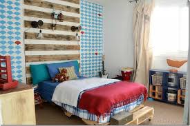 After busy summer days filled with sports, music lessons, hiking trips and everything and anything in between, boys look to continue their exciting adventures at home in their bedroom. Budget Boys Bedroom Makeover