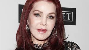 Durch ihre heirat mit dem king of rock 'n' roll elvis presley wurde priscilla presley zur legende. Priscilla Presley Kann Tod Ihres Enkels Benjamin Keough 27 Nicht Fassen