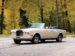 Arguably The Ultimate 1970s And 1980s Status Symbol Of Wealth And Success The Rolls Royce Corniche Was A Car Sought Aft Rolls Royce Corniche Rolls Royce Royce