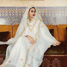 Pin By Abdulaziz Soliman On شعوب Traditional Outfits Fashion History Fashion