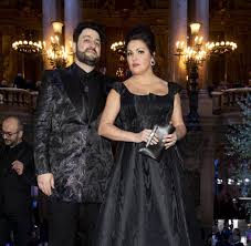 Unzählige schaulustige versuchten vor dem palais einen blick auf braut und bräutigam zu erhaschen, die allerdings. Anna Netrebko Aktuelle News Nachrichten Zur Opernsangerin Welt