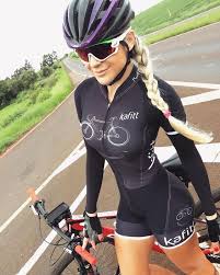 Pin Von Impre Color Auf Podorozhi Radfahren Madchen Madchenfahrrad Madchen Auf Fahrradern